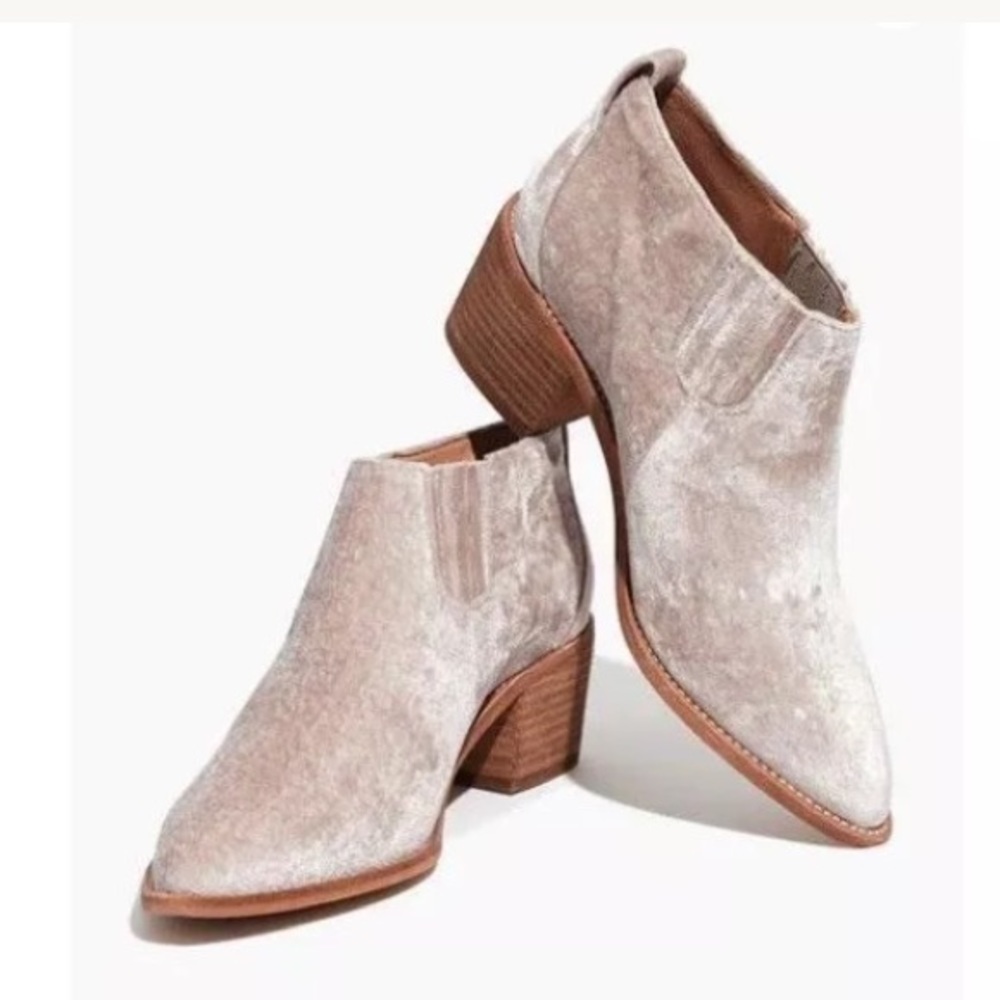 Madewell The Grayson Chelsea Boot in Velvet
